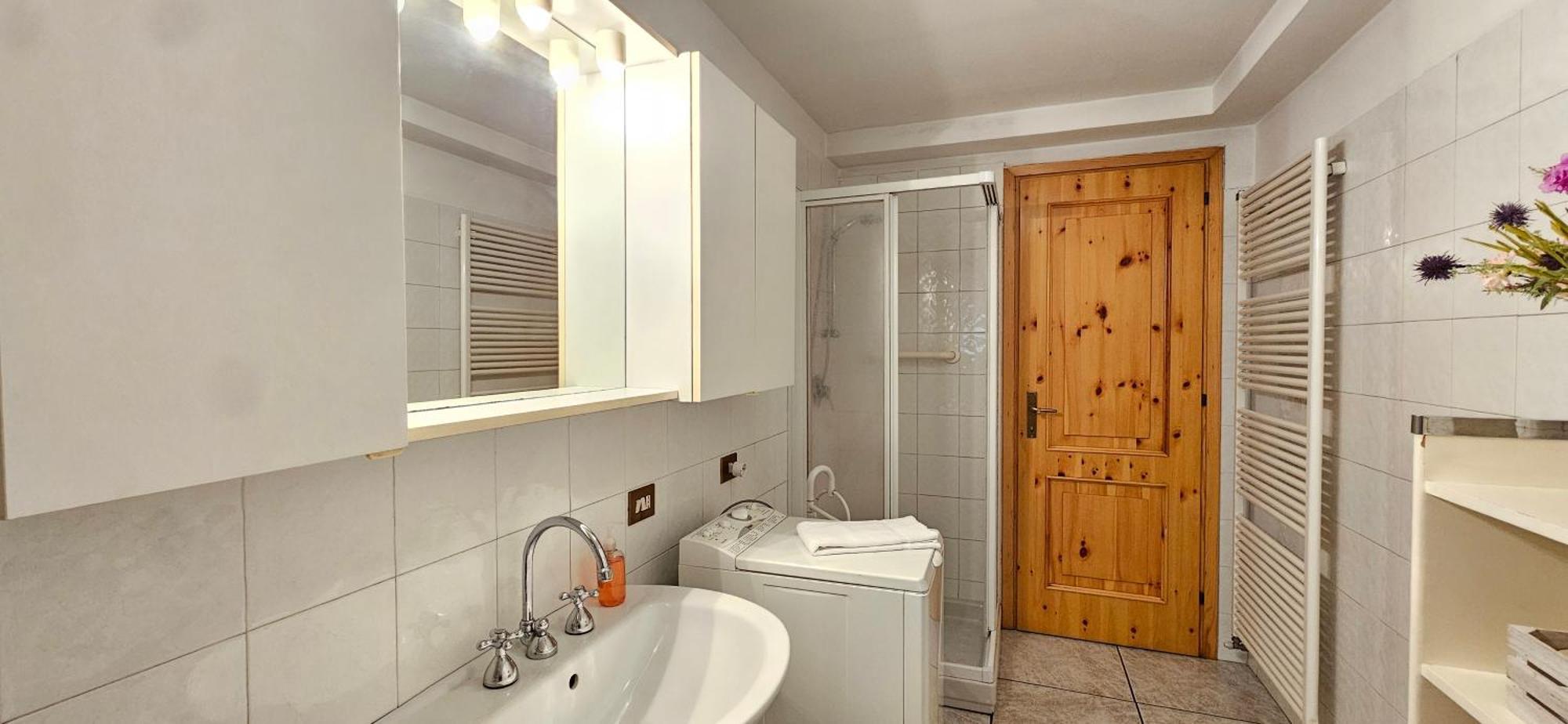 Appartamento Con Ingresso Autonomo, Giardino Privato E Portico Introbio Exterior foto